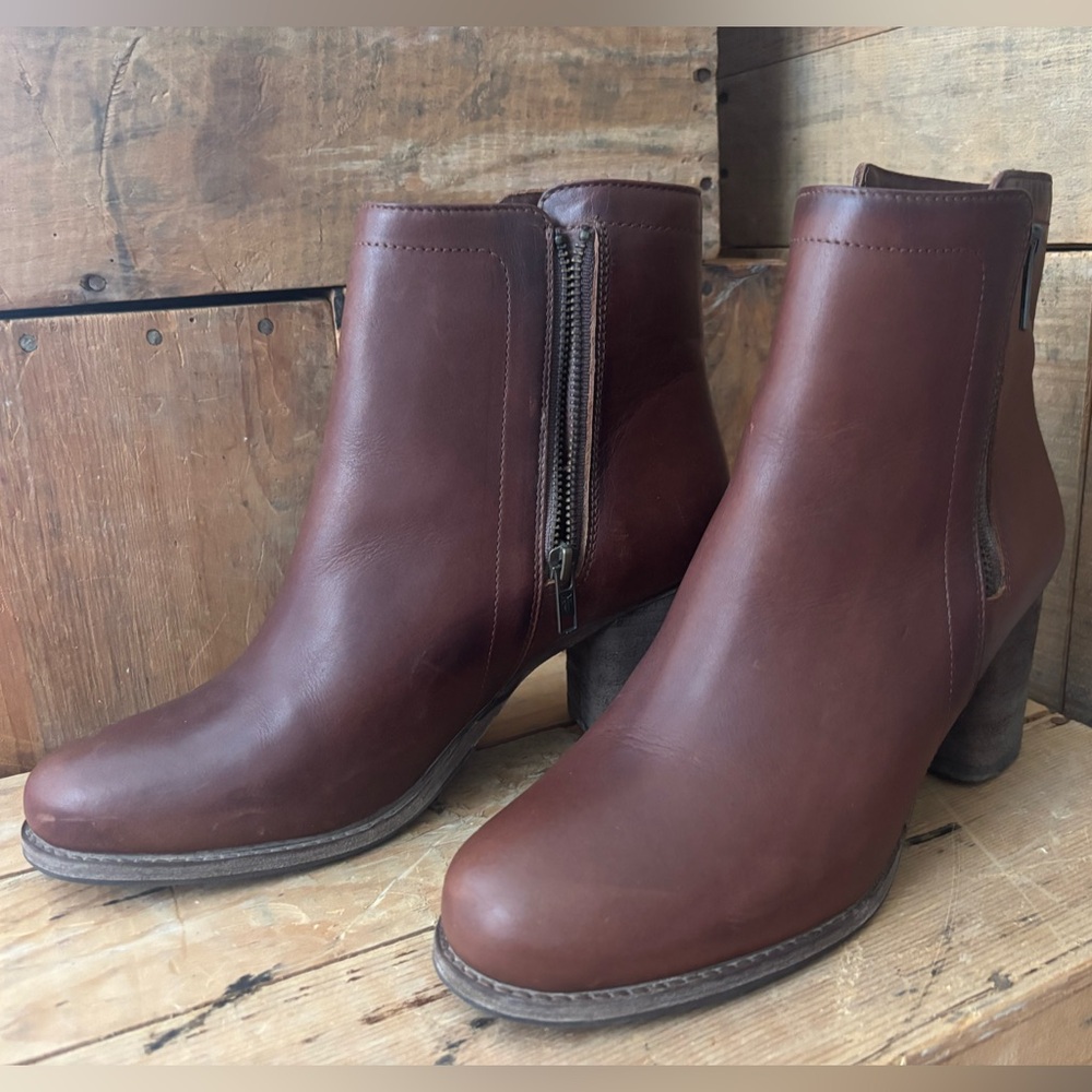 Frye Addie Double Zip Women's Chestnut Leather Ankle Boots with Side Zip